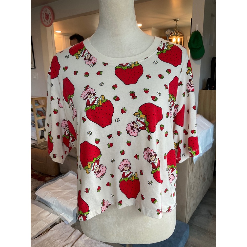 Strawberry Shortcake All Over Print Crop Tee Cream Red Graphics Size M Hybrid